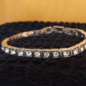 SILVER TONE TENNIS BRACLET